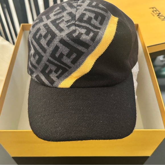 FENDI Grey and Black FF Logo Baseball Cap size 58 cm (NWT) - Picture 3 of 9
